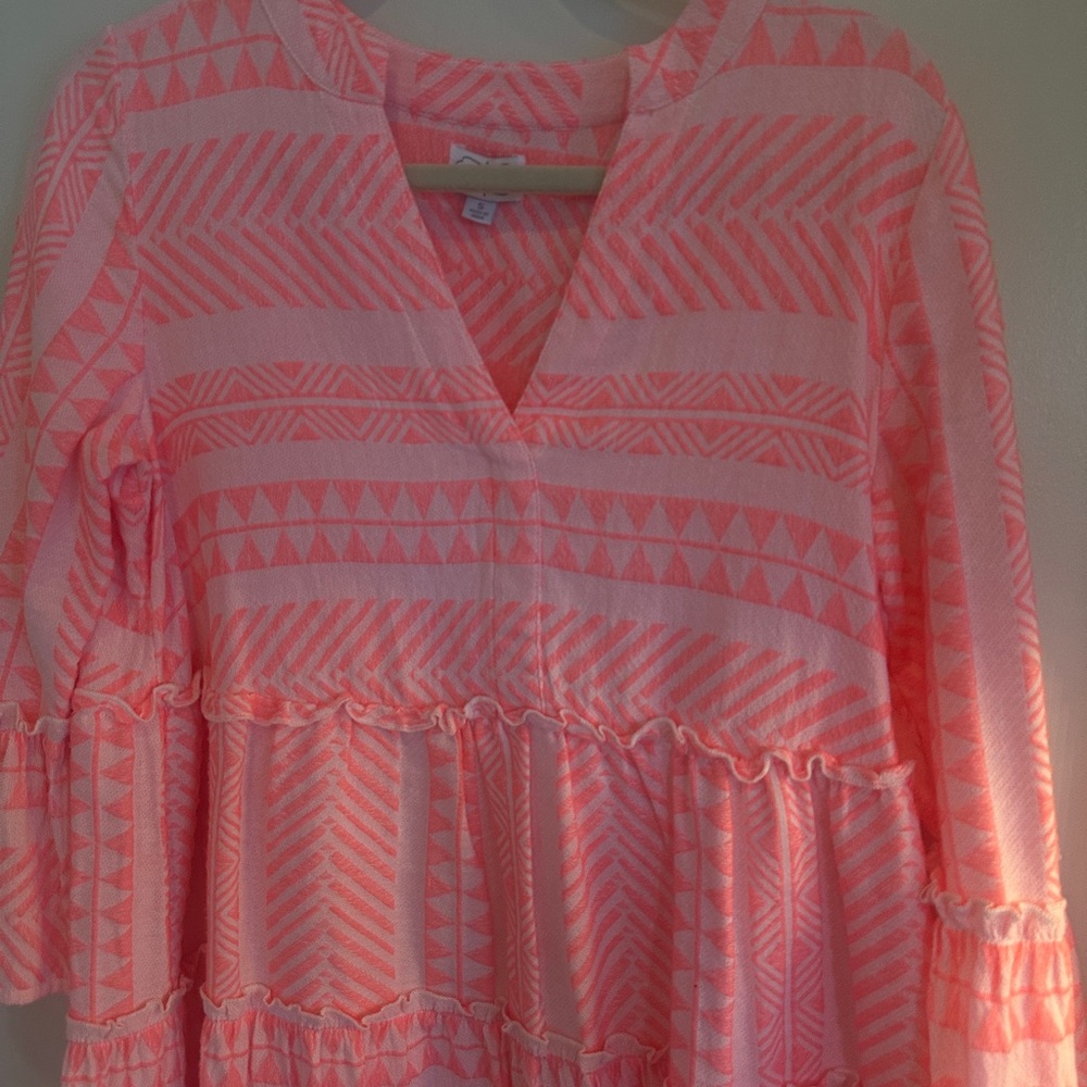 Mud Pie Coral Patterned V-Neck Top - Size XS - Picture 5 of 9